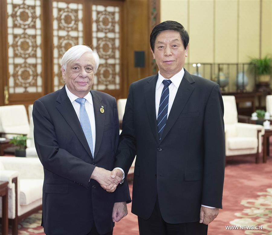 كبير المشرعين الصينيين يلتقي الرئيس اليوناني