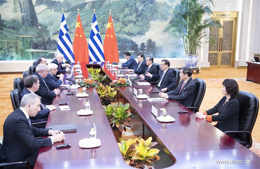 رئيس مجلس الدولة الصيني يلتقي الرئيس اليوناني