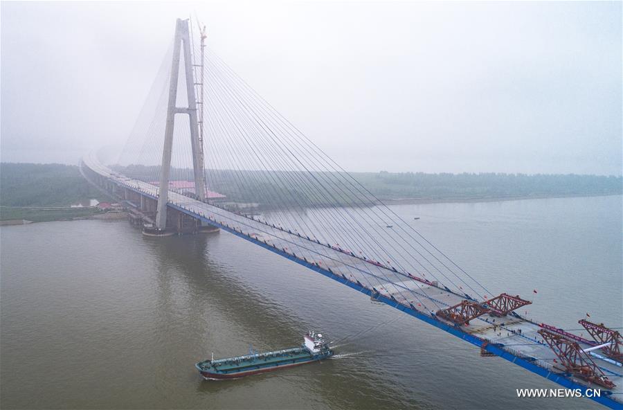 اكتمال بناء أوسع جسر فوق نهر اليانغتسى