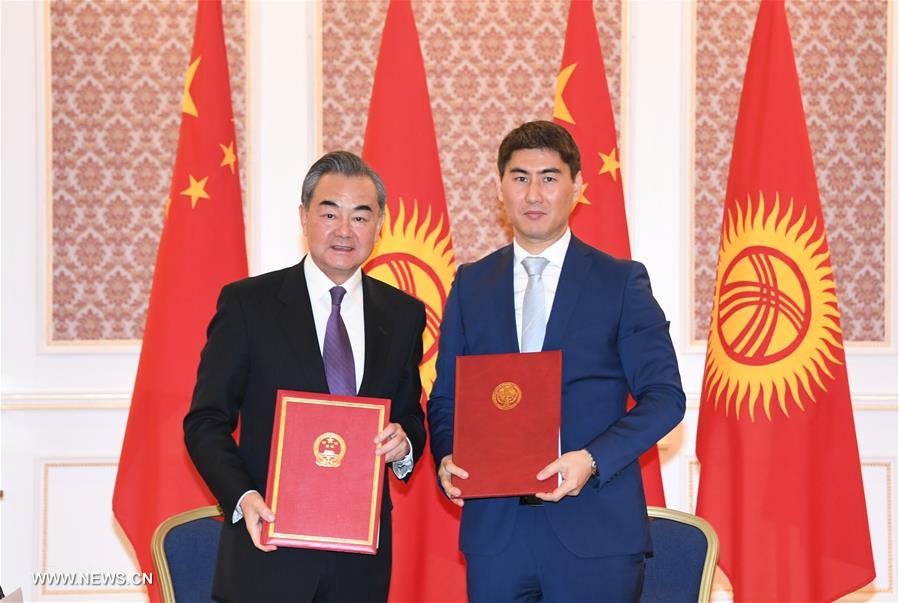 مسئولان من الصين وقيرغيزستان يتعهدان بتعزيز التعاون الثنائي