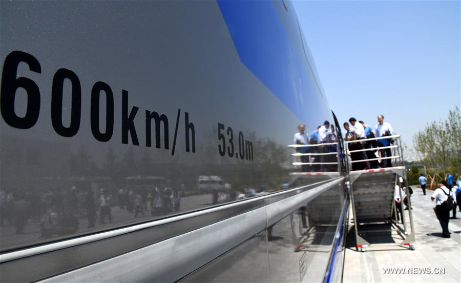 الصين تكشف عن النموذج الأول لقطار مغناطيسي سرعة 600 كيلومتر في الساعة