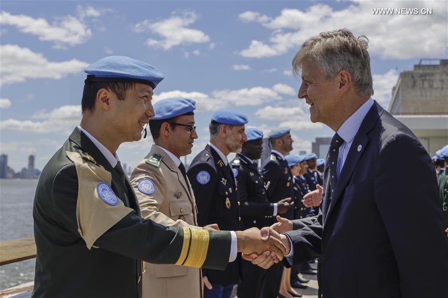 منح ضابطين عسكريين صينيين ميدالية الأمم المتحدة لحفظ السلام