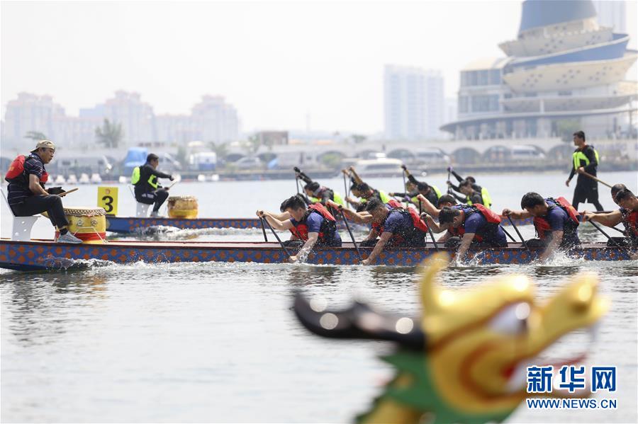  بالصور: أنشطة ملونة للاحتفال بمهرجان قوارب التنين