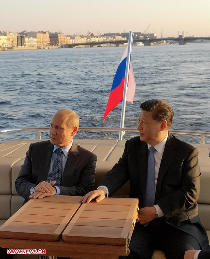تقرير إخباري: شي يلتقي بوتين في سان بطرسبرغ
