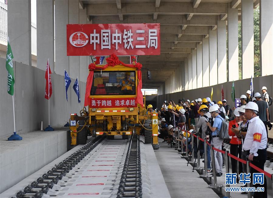تدشين أول سكة حديدية ذكية فائقة السرعة في الصين