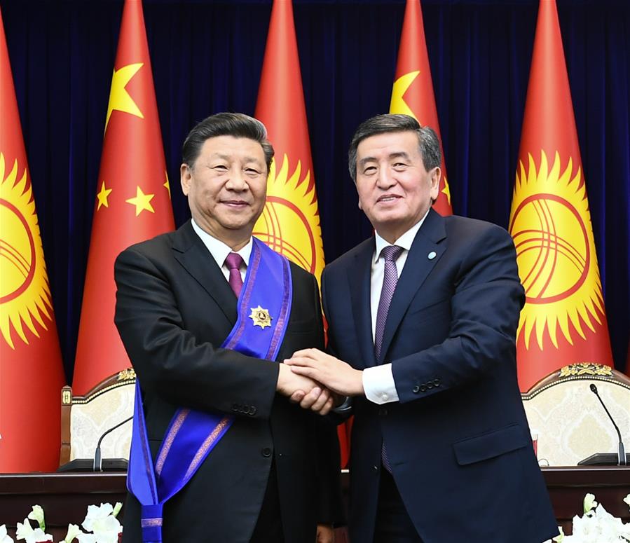الرئيس الصيني يحصل على أعلى وسام في قرغيزستان  