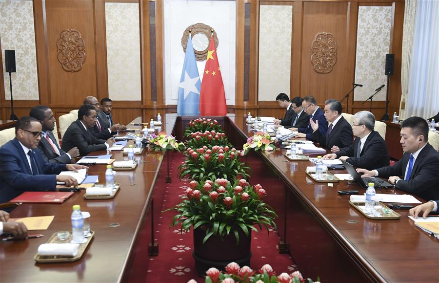 وزير الخارجية الصيني يلتقي وزير الخارجية الصومالي