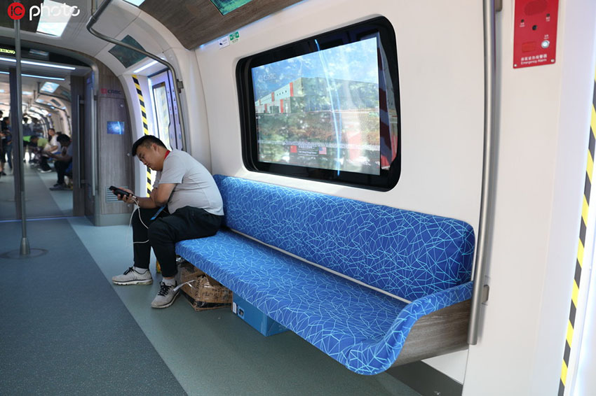 الصين تطلق قطار أنفاق من ألياف الكربون ونافذة توصيل الأنترنت