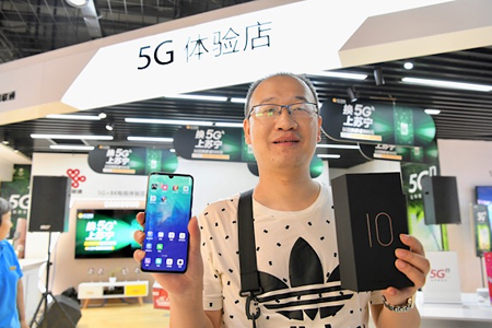 أول هاتف من الجيل الخامس يدخل السوق الصينية بسعر 4999 يوانا