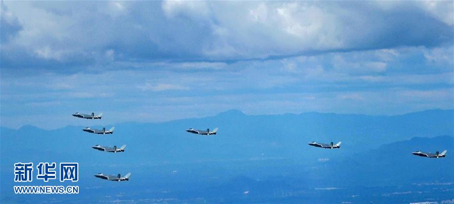 الجوية الصينية تكشف عن تشكيلة من سبع مقاتلات 
