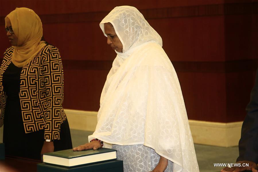 الحكومة السودانية الجديدة تؤدى اليمين الدستورية