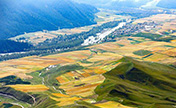 الصور: ألوان الخريف ترسم لوحات ساحرة في جبال تشيليان بشمال غربي الصين