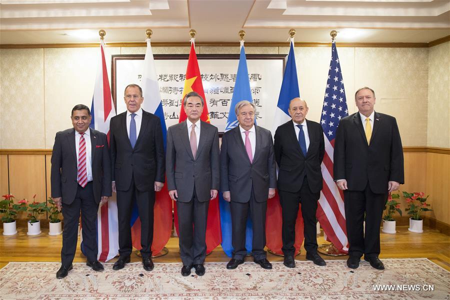 وزير الخارجية الصيني يحث أعضاء مجلس الأمن الدائمين على أن يكونوا نماذج رائدة