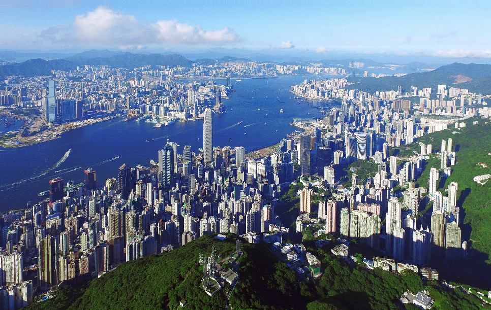 حكومة هونغ كونغ تتخذ إجراءات لمواجهة التحديات الاقتصادية