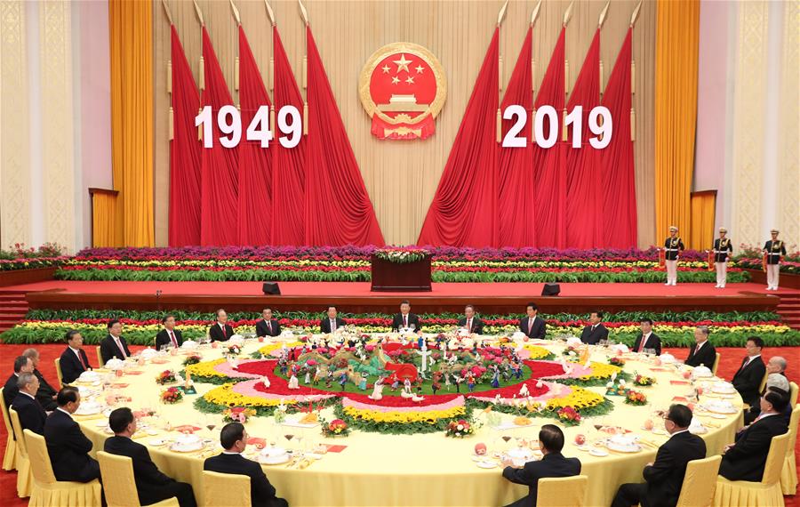 شي يلقي خطابا في حفل استقبال بمناسبة الذكرى الـ70 لتأسيس جمهورية الصين الشعبية