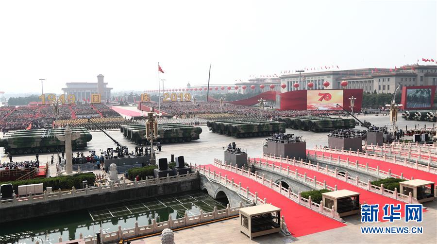 قوة الصواريخ لجيش التحرير الشعبي تظهر لأول مرة في عرض عسكري بالعيد الوطني كقوة استراتيجية