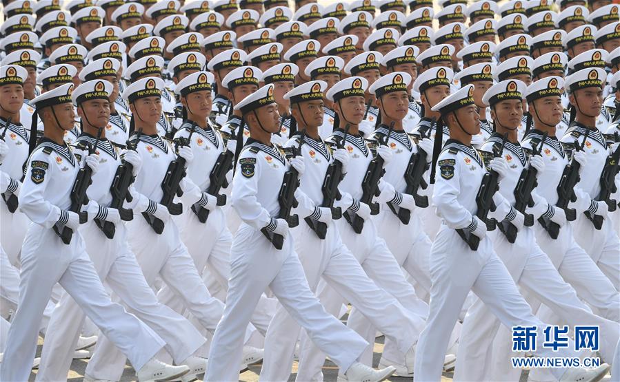القوات البحرية لجيش التحرير الشعبي تثير إعجاب الجمهور في الاستعراض العسكري للعيد الوطني
