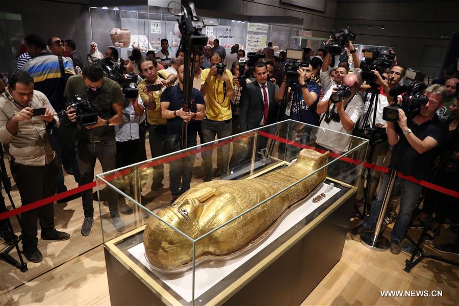 تقرير إخبارى: مصر تعرض التابوت المذهب للكاهن 