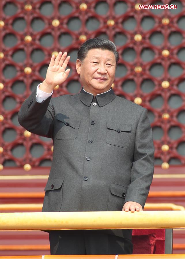 تقرير إخباري: الرئيس شي يستعرض القوات المسلحة في العيد الوطني لأول مرة