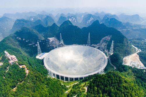 التلسكوب الصيني فاست يراقب عن كثب انفجارا راديويا سريعا ومتكررا بالفضاء