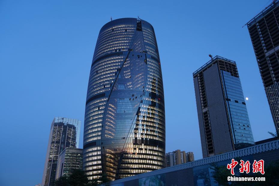 بكين ستشهد افتتاح عمل معماري آخر للمنهدسية الراحلة زها حديد