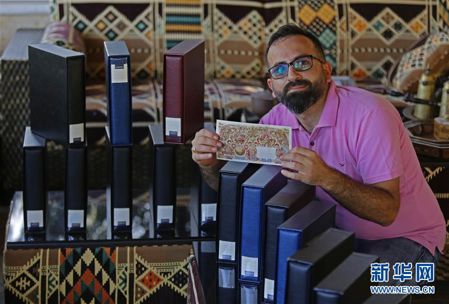 لبناني يسجل رقما قياسيا في موسوعة غينيس باقتنائه أكبر مجموعة من الأوراق النقدية في العالم