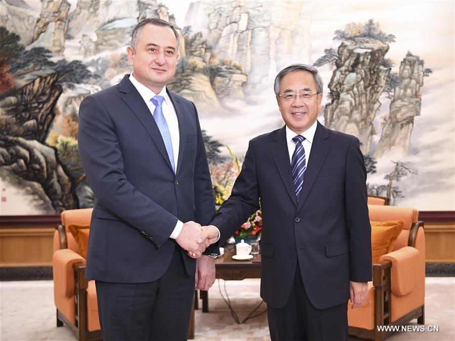 نائب رئيس مجلس الدولة الصيني يلتقي النائب الأول لرئيس وزراء طاجيكستان