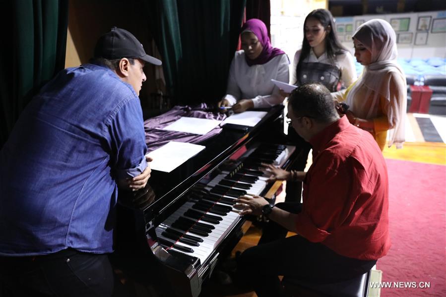 مقالة : فريق غناء مصري يكثف البروفات لأداء أغاني صينية خلال مهرجان شانغهاي الدولي للفنون