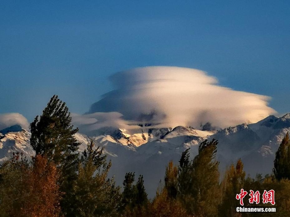 جبال تيانشان في شينجيانغ بعد سقوط الثلج .. مشهد ولا في الاحلام