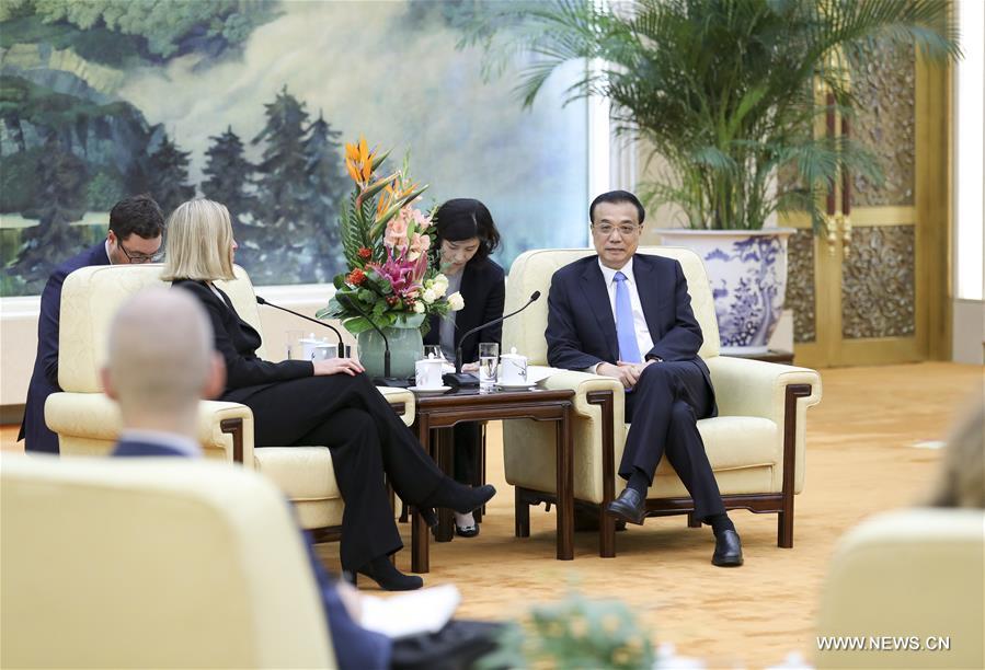رئيس مجلس الدولة الصيني يلتقي فيديريكا موغيريني
