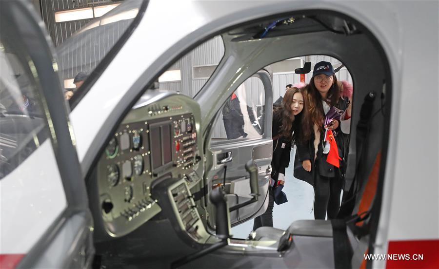 طائرة كهربائية بأربعة مقاعد تقوم بأول رحلة لها في الصين