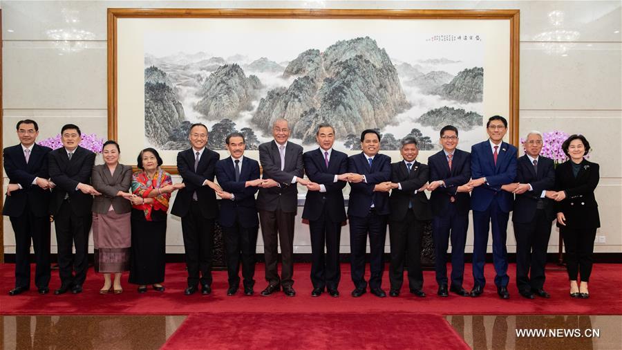 الصين والآسيان تتفقان على تعزيز التعاون