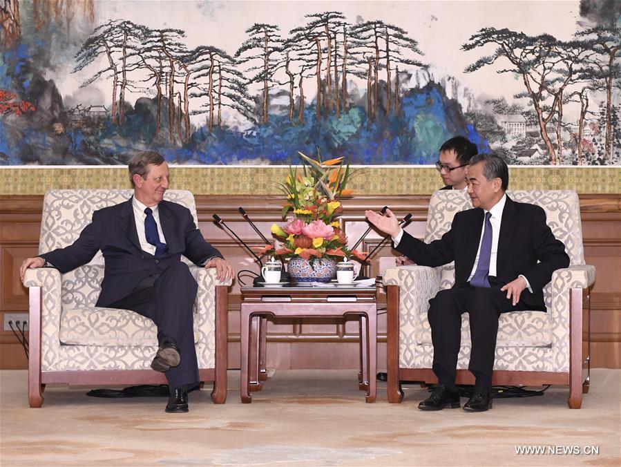 وزير الخارجية الصيني يلتقي شخصيتين مهمتين من إثيوبيا وكوبا