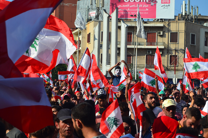  دعوات إلى إضراب عام الثلاثاء مع تواصل الاحتجاجات في لبنان