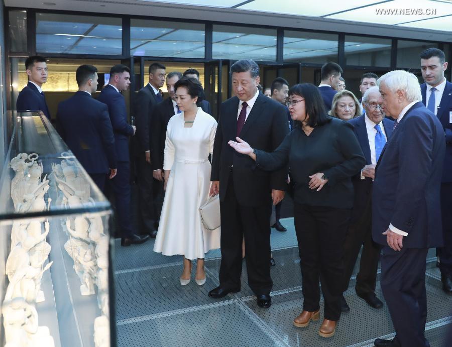 الرئيسان الصيني واليوناني يزوران متحف أكروبوليس