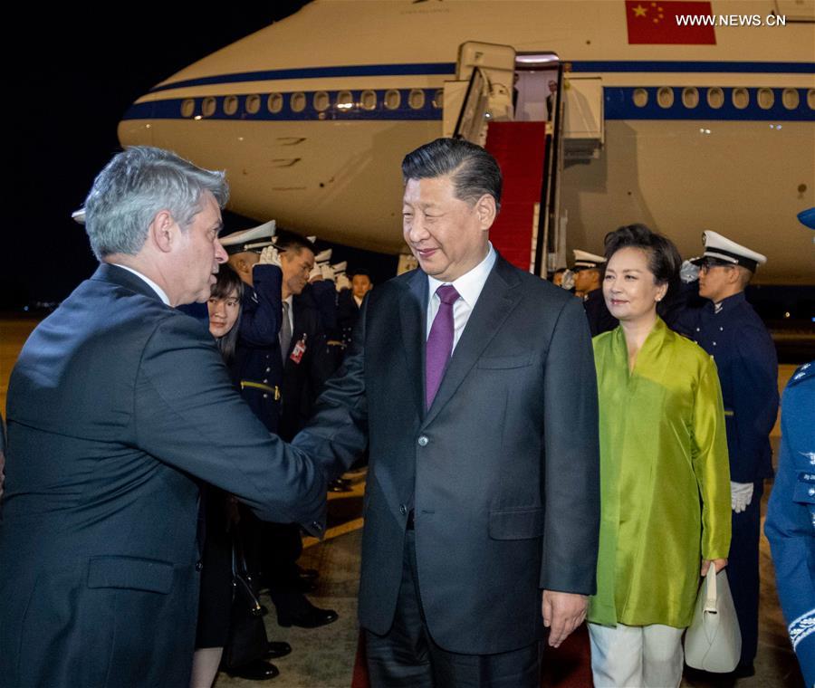 الرئيس الصيني يصل إلى البرازيل لحضور قمة مجموعة بريكس