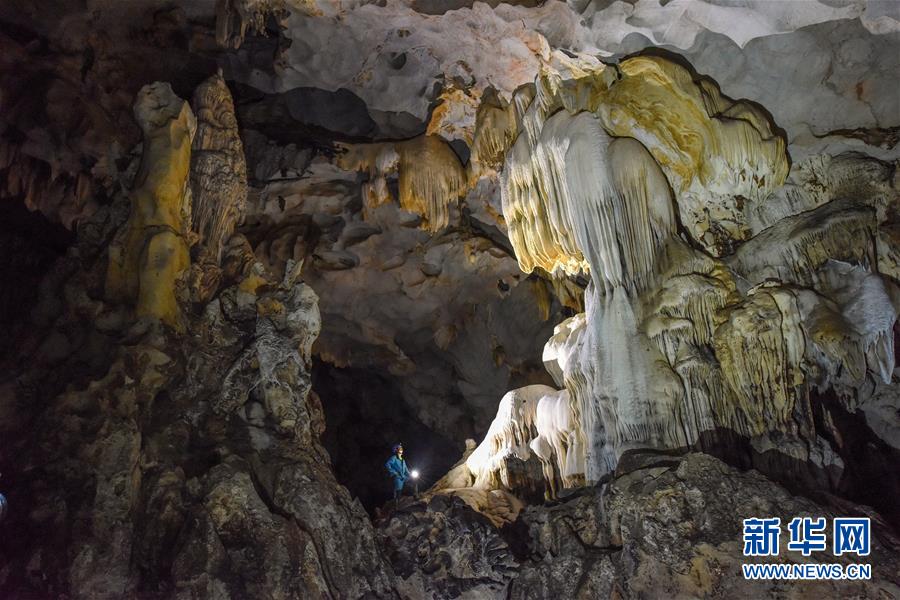 اكتشاف مجموعة من الحفر الطبيعية الضخمة في قوانغشي