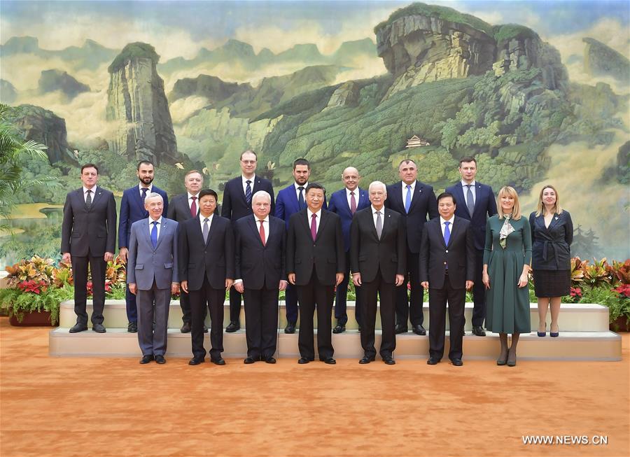 الرئيس الصيني يلتقي وفدا من حزب روسيا الموحدة