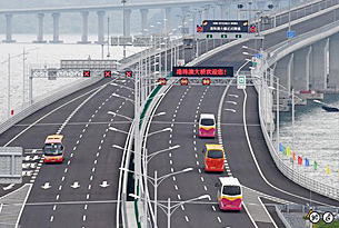 بعد عام على افتتاحه...جسر هونغ كونغ-تشوهاي-ماكاو يسجل عبور أكثر من 14 مليون راكب