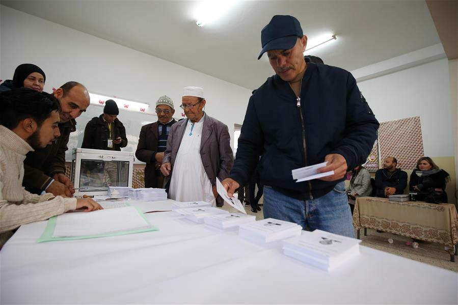 مكاتب الاقتراع تغلق أبوابها في سادس انتخابات رئاسية تشهدها الجزائر منذ 1989