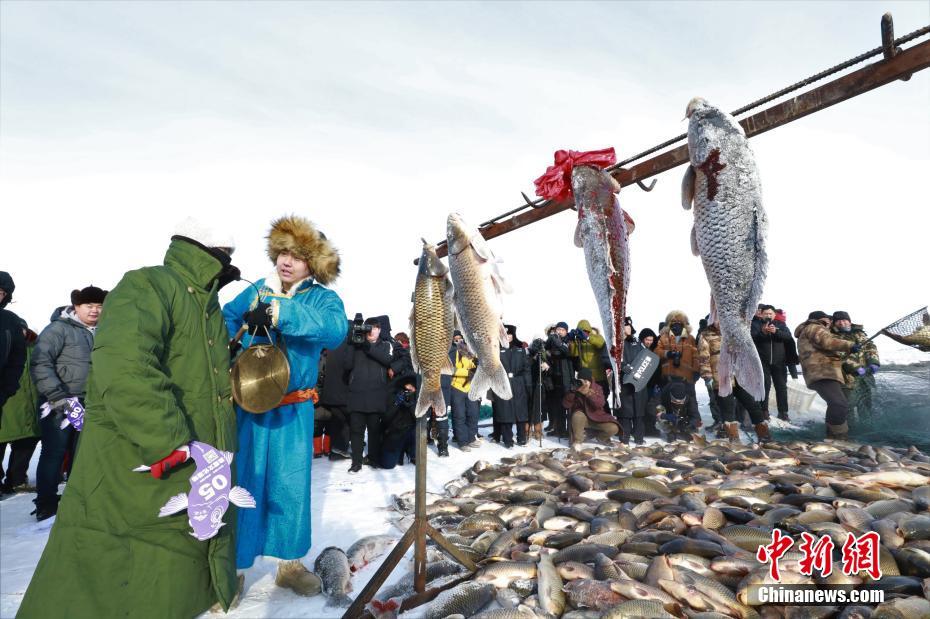 الصيد الشتوي للأسماك بشمال الصين