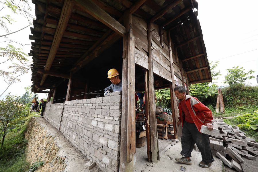 الصين تسارع أعمال ترميم المساكن الريفية المتهالكة