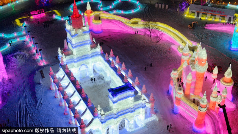 بالصور: افتتاح أكبر حديقة للجليد والثلج في العالم بشمال شرقي الصين