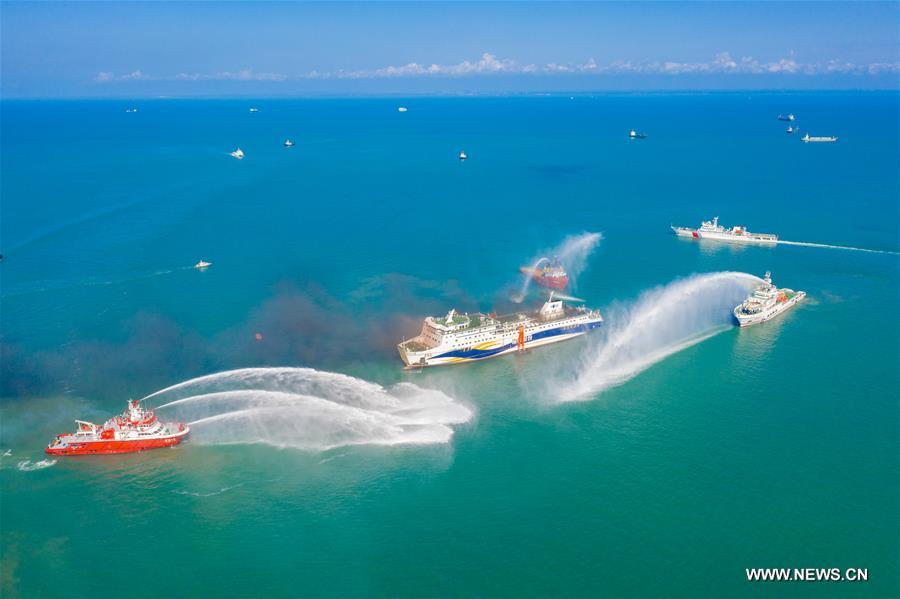تدريبات لانقاذ سفن الدحرجة في جنوبي الصين
