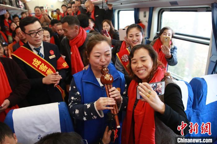 زيادة رحلات الركاب في الأيام الثلاثة الأولى من ذروة سفر عيد الربيع في الصين