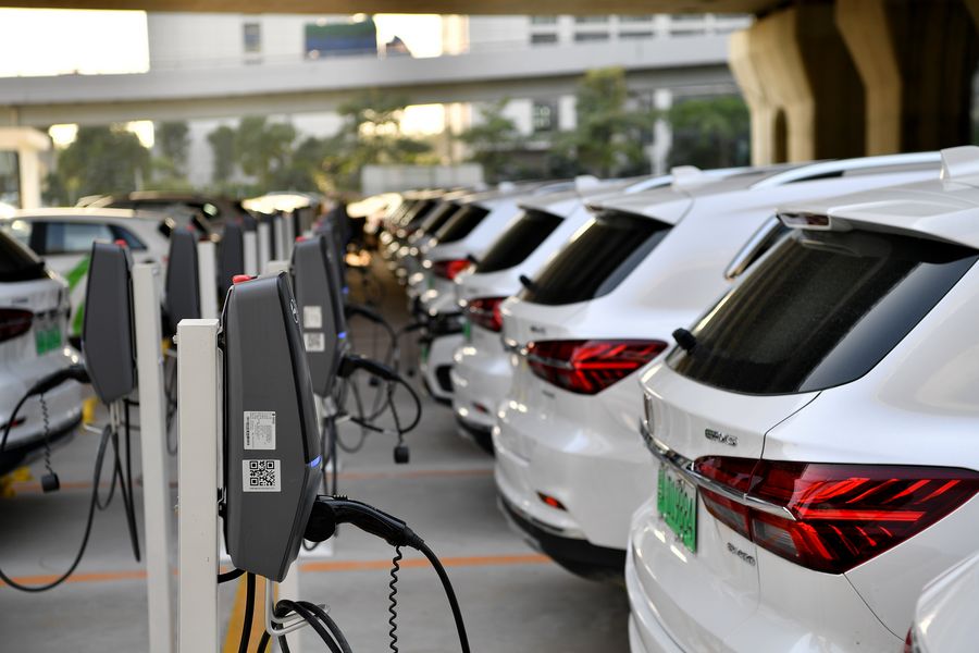 مدينة بوسط الصين تضيف 100 ألف محطة شحن لسيارات الطاقة الجديدة