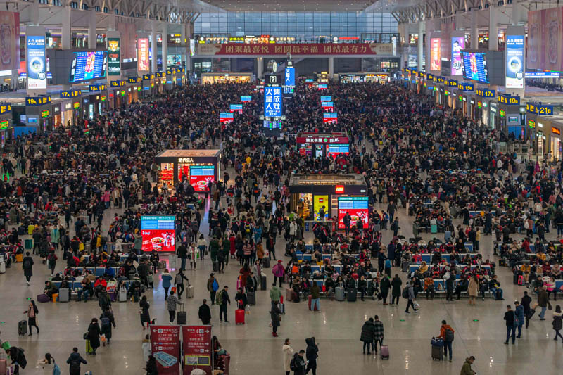 758 مليون رحلة خلال الأيام العشرة الأولى من موسم النقل لعطلة عيد الربيع الصيني