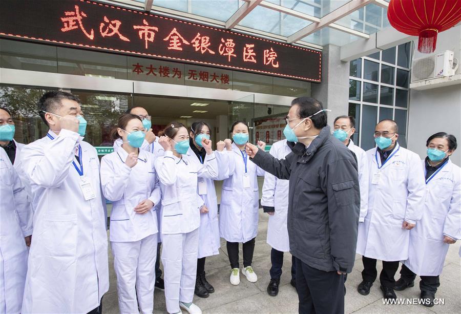 رئيس مجلس الدولة الصيني يحث على بذل جهود شاملة للسيطرة على فيروس كورونا الجديد