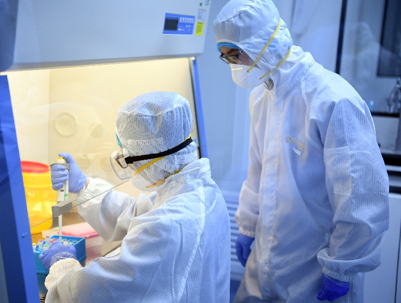 باحثون صينيون يختارون 30 دواء مرشحا لمكافحة فيروس كورونا الجديد