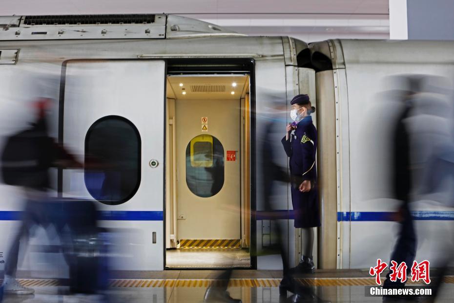 78.5% انخفاضا في رحلات ركاب السكك الحديدية في الصين وسط جهود مكافحة فيروس كورونا الجديد